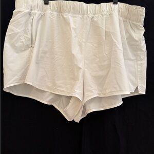 Mid-Rise
StretchTech Run
Shorts - 3-inch inseam